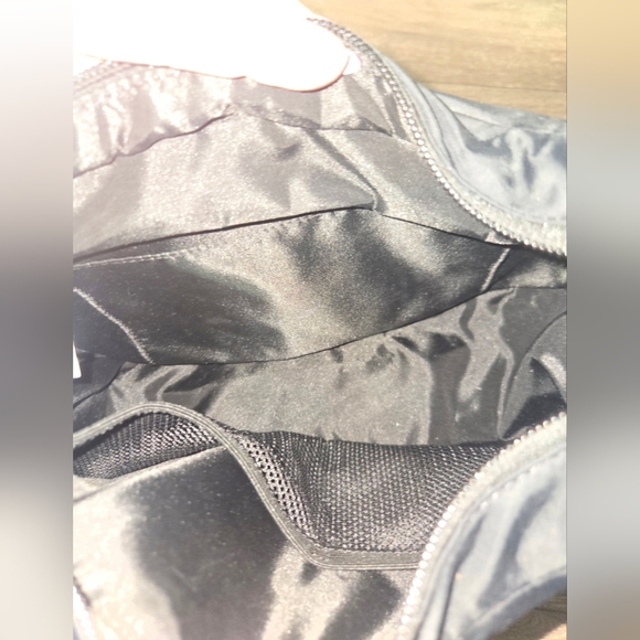 Lululemon City Essentials Shoulder Bag 4L Black NWT - Picture 6 of 15